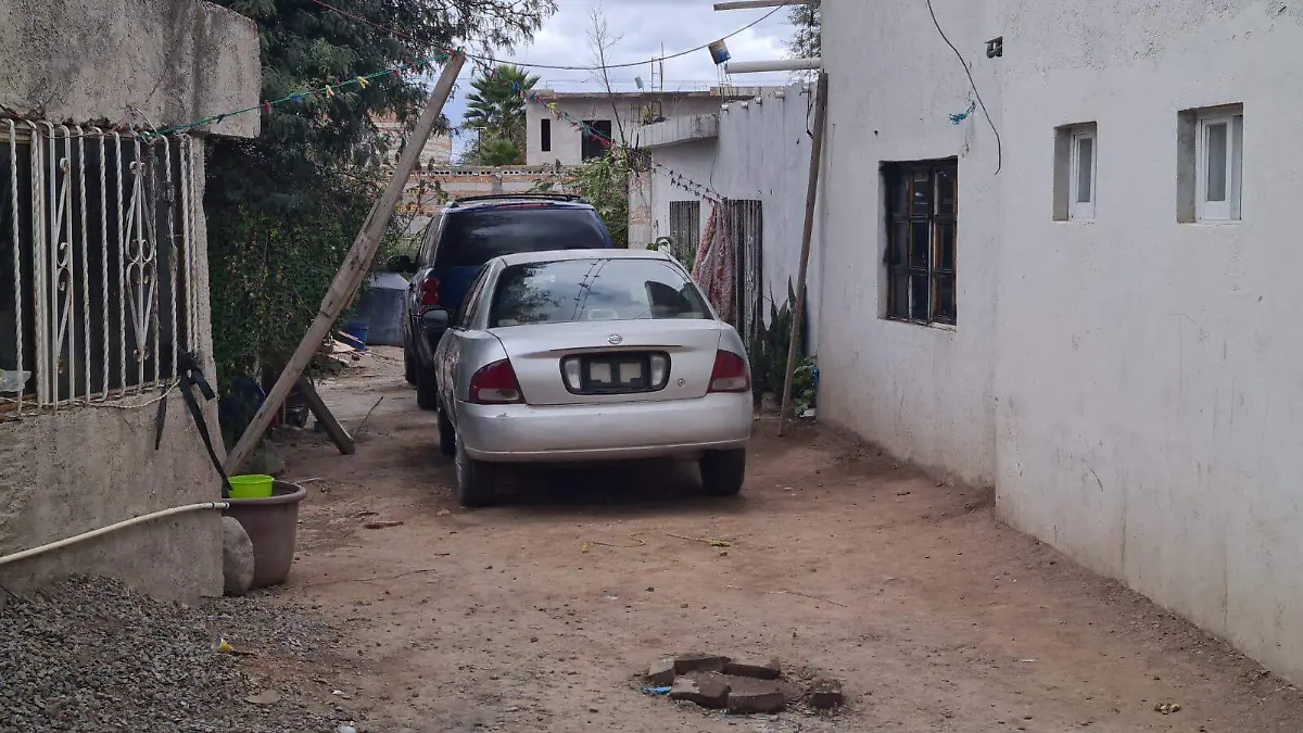 SJR POLI EL CARRO ESTABA DENTRO DE LA